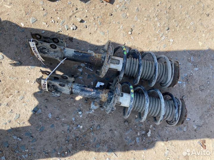 Стойки в сборе Форд Фиеста MK6 2015г