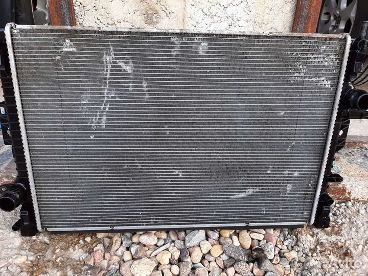 Продам радиатор охлаждения volvo хс60