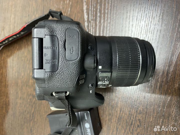 Зеркальная камера Canon EOS 600D Kit