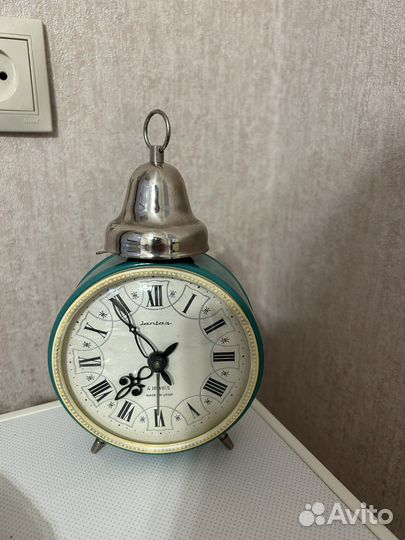 Настольные часы будильник СССР