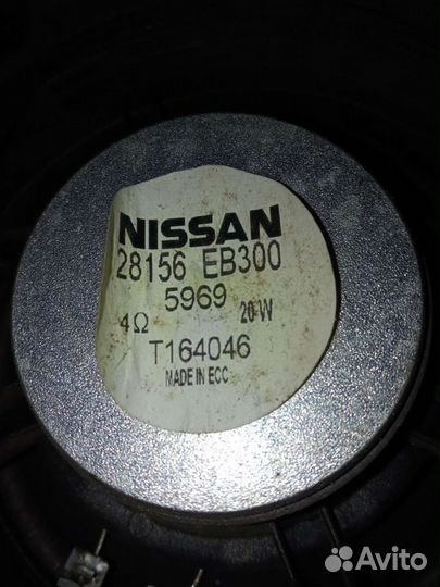 Nissan Navara динамики в дверь