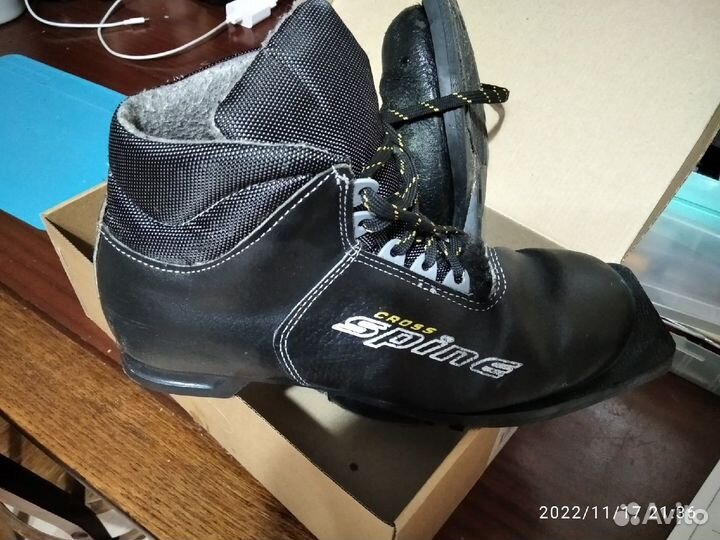 Лыжные ботинки, кроссовки