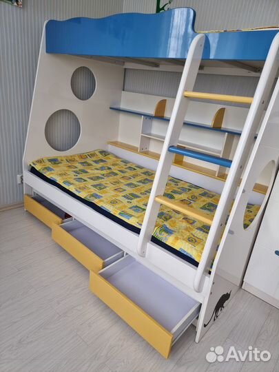 Мебель в детскую (7 предметов + три матраца) Кров