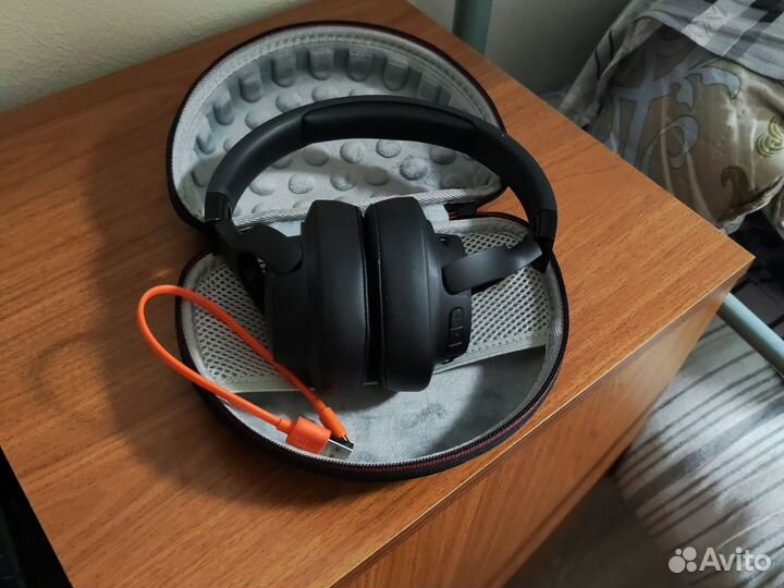 Беспроводные наушники JBL Tune 770nc