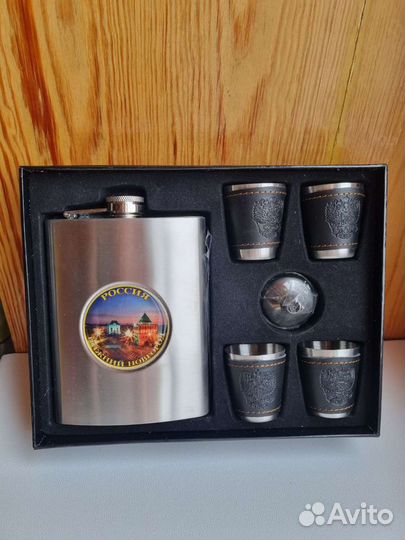 Нижний Новгород. Фляжка и 4 рюмки в комплекте