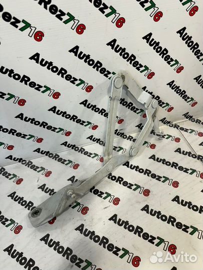 Петля капота правая Audi Tt 8J cdaa 1.8 2012