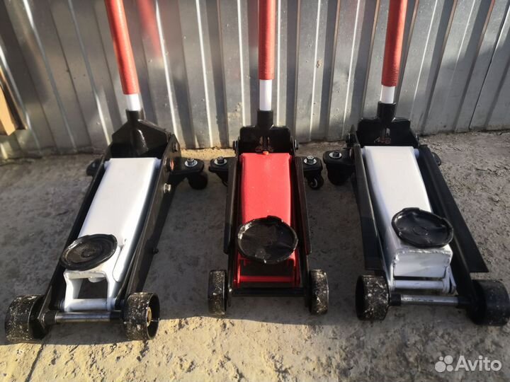 Домкрат подкатной