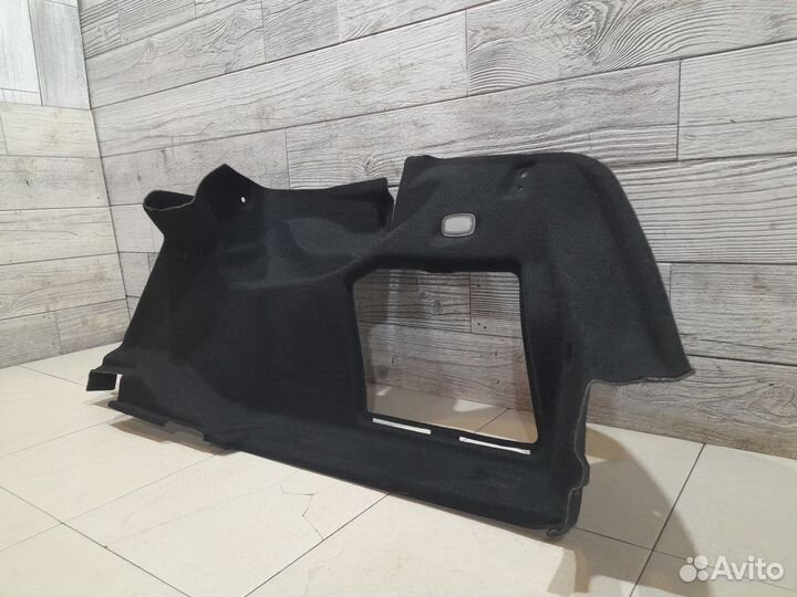 Обшивка багажника правая MB W204