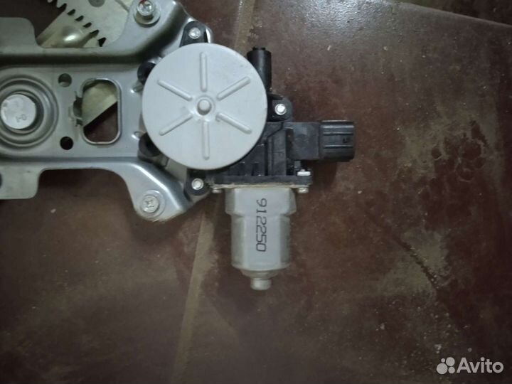 Стеклоподъемник mitsubishi outlander