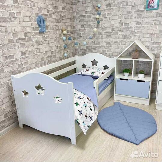 Кроватка высокий борт для малыша из массива сингл