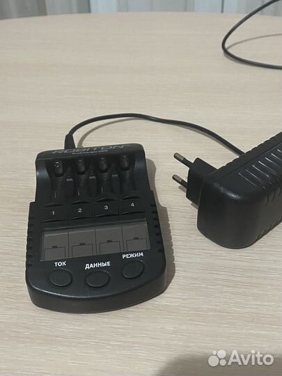 Зарядное устройство для аккумуляторных батареек аа