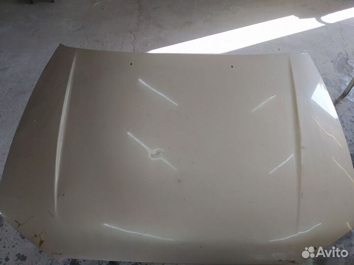 Капот акцент