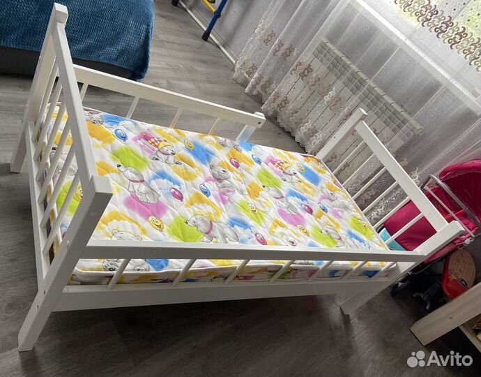 Продам детскую кроватку из натурального дерева