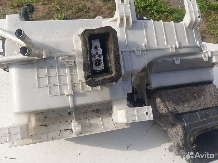 Корпус отопителя Mitsubishi Outlander XL