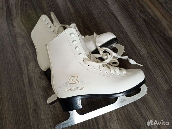 Коньки фигурные женские 36 размер