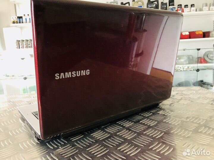 Ноутбук Samsung 17.3 дюйма