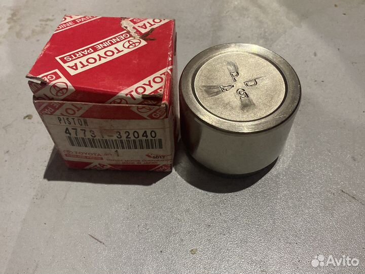 Поршень тормозной Toyota Camry 47731-32040