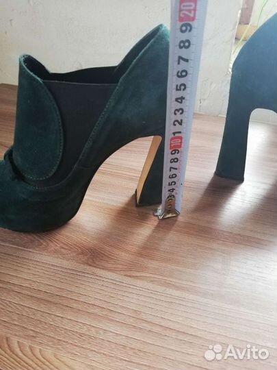 Ботильоны 39 на 24,5 см. Нубук