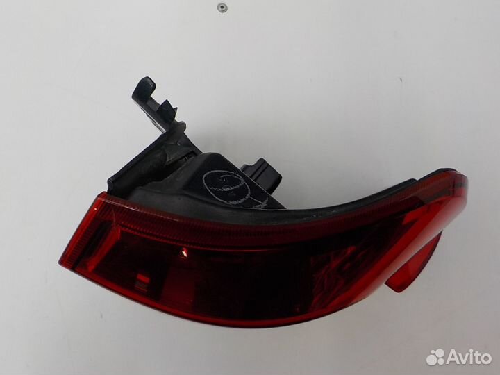 Фонарь задний правый наружный Toyota Land Cruiser
