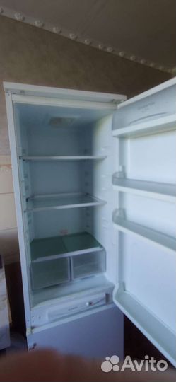 Встраиваемый холодильник Ariston BCS 312 AI