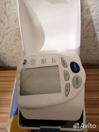 Тонометр цифровой на запястье