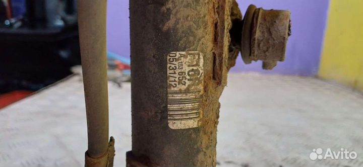 Стойка амортизатора переднего правого Lexus RX 3 2