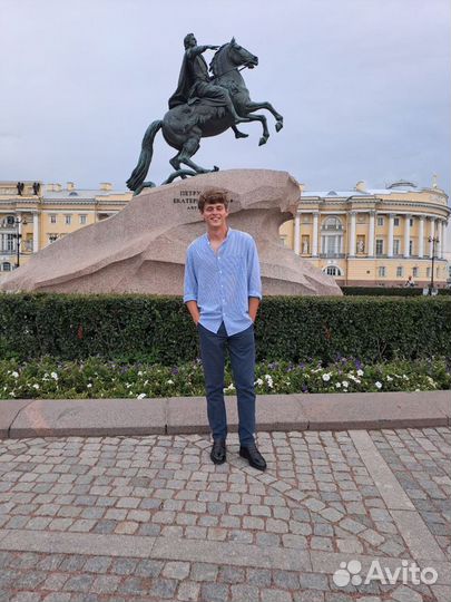 Хостес, помощник администратора, бармен, актер