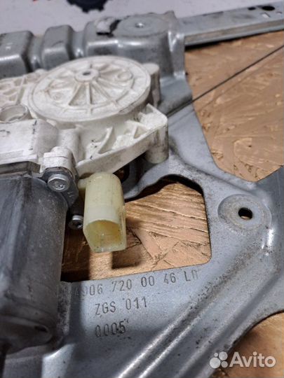 Стеклоподъемный механизм левый Mercedes Benz