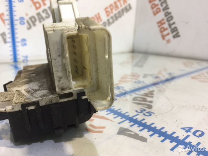 Ситроен С4 Замок передней двери Прав