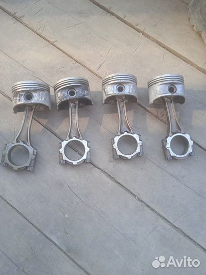 Продам шатун с поршнем б/у