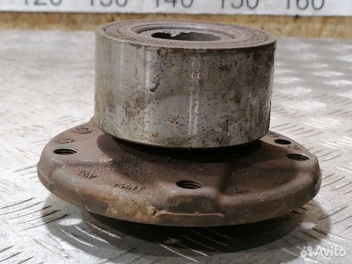 Ступица передняя Volkswagen Touareg 2002 2010