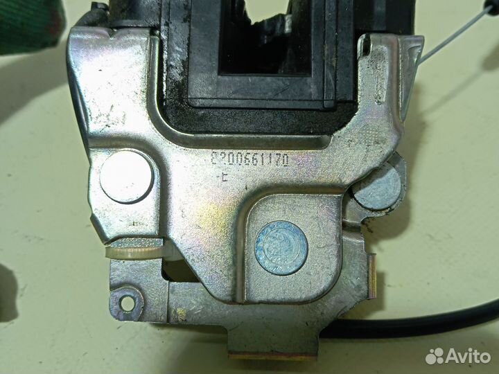 Замок двери нижний правый Рено Мастер 3