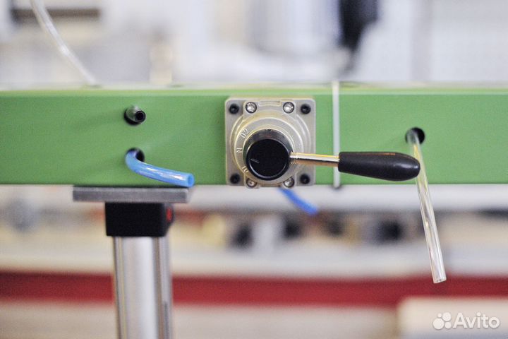 Прижимная балка для форматно-раскроечного станка