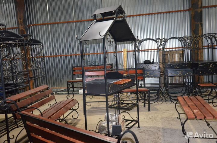 Мангал с крышей