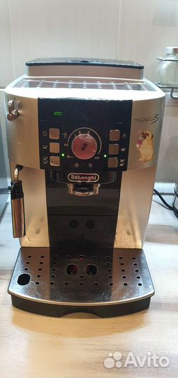 Кофемашина delonghi magnifica s