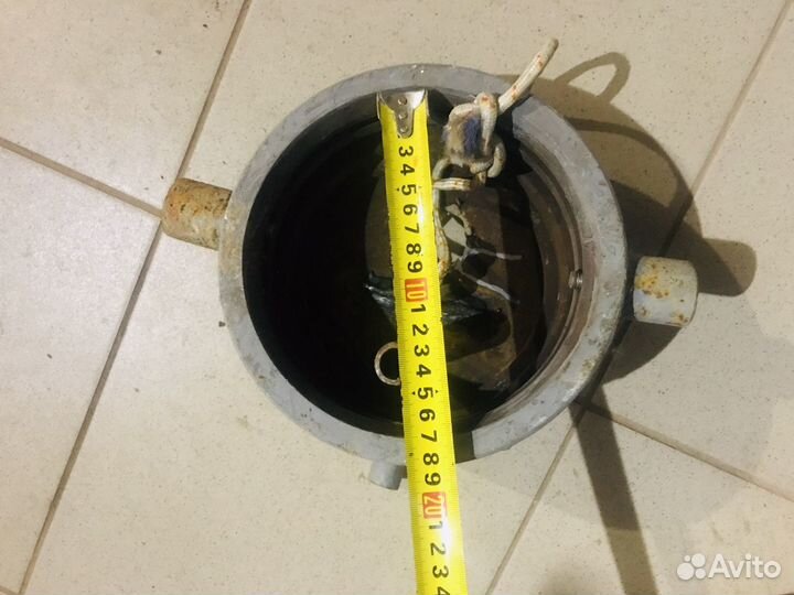 Оголовок металлический для скважины