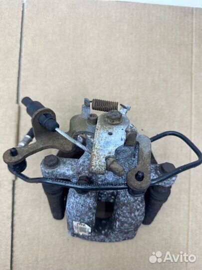 Суппорт задний левый Citroen Berlingo B9 DV6ated4