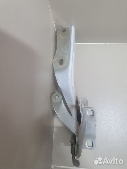 Петля капота правая Nissan X-Trail T32