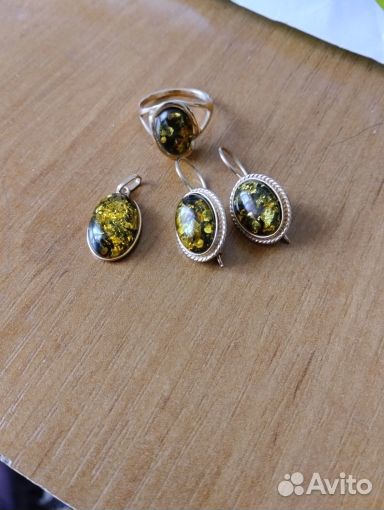 Продаю серьги, кольцо, кулон золото 585 пр. с зеле