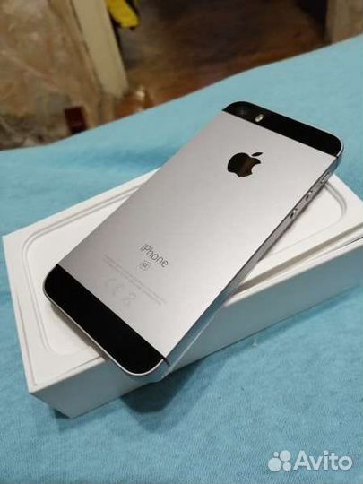 iPhone SE, 64 ГБ