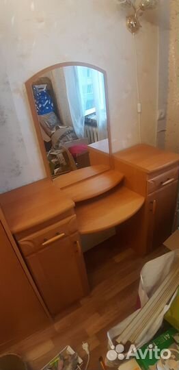 Трюмо с зеркалом