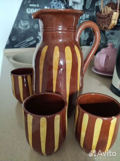 Кувшин и три стакана