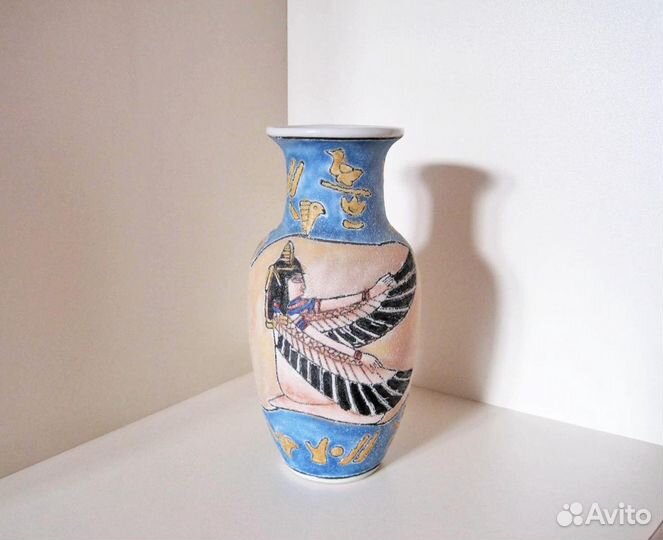 Ваза и статуэтки из Египта