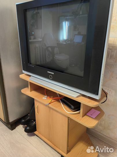 Телевизор с тумбой
