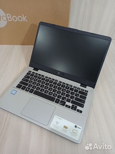 Ноутбук Asus в коробке