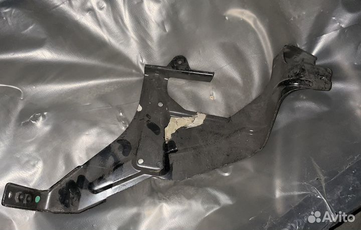 Фиксатор печки Mercedes Benz C W203