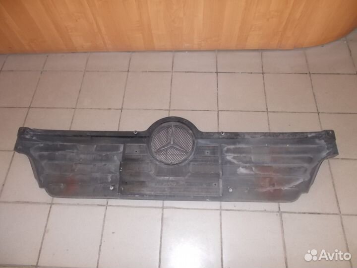 Решётка капота atego axor A9408880123