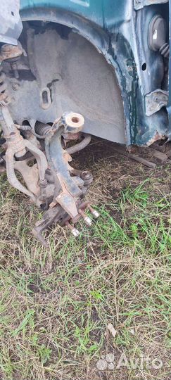 Dodge stratus кулак поворотный передний