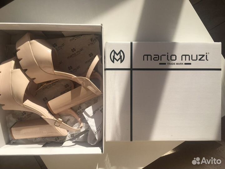 Босоножки лакированные, почти новые