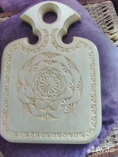 Доска разделочная с резьбой из осины